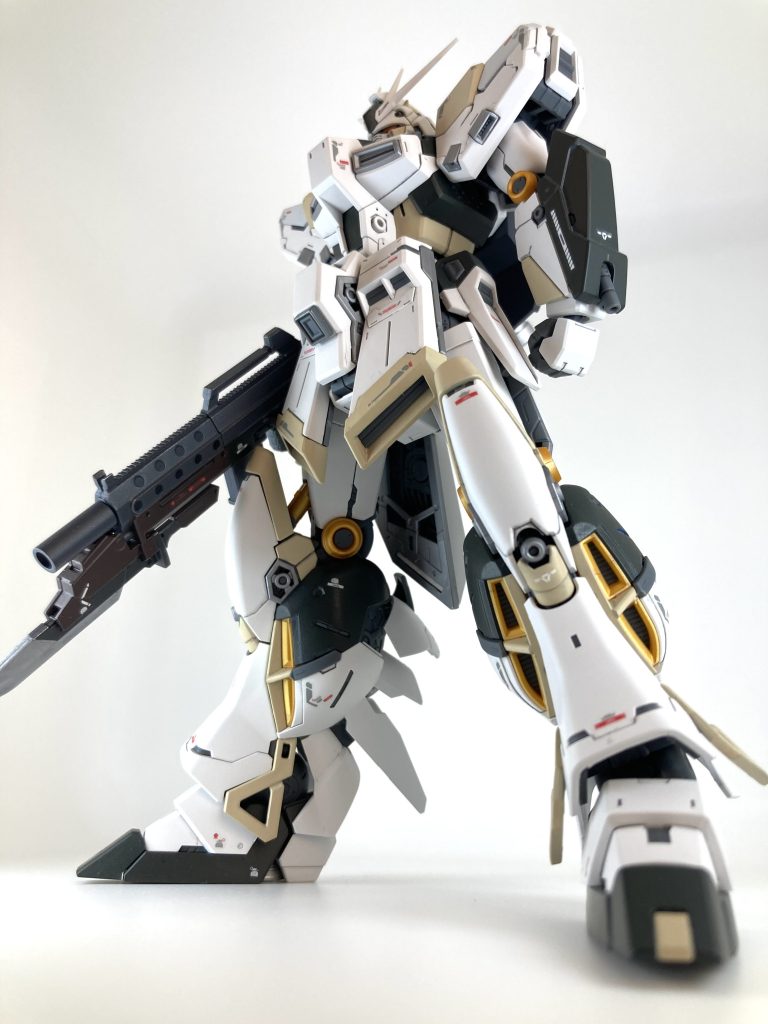 らいだ〜Joeさんの陸戦型HI-νを作りたい!と(昨年にw)思ったのがキッカケです。ランナー筆塗り塗装と成型色です。マスク、バックパックをEGのνガンダムから、左前腕は別のRG HI-νから、銃剣は境界戦記のウェポンセットからです。HI-νのマスクはイケメンですが、こっちの方が威圧感があって好みです!バックパックはジャンクパーツやら何やらでそれっぽくしてみました。ライフルはストックを加工して持たせられるようし、ナイフをつけて銃剣にしました。RGνガンダム、ハイキューさんの水転写デカールを使ってます。ウェザリングカラーでスミ入れ後のつや消しフィニッシュです。