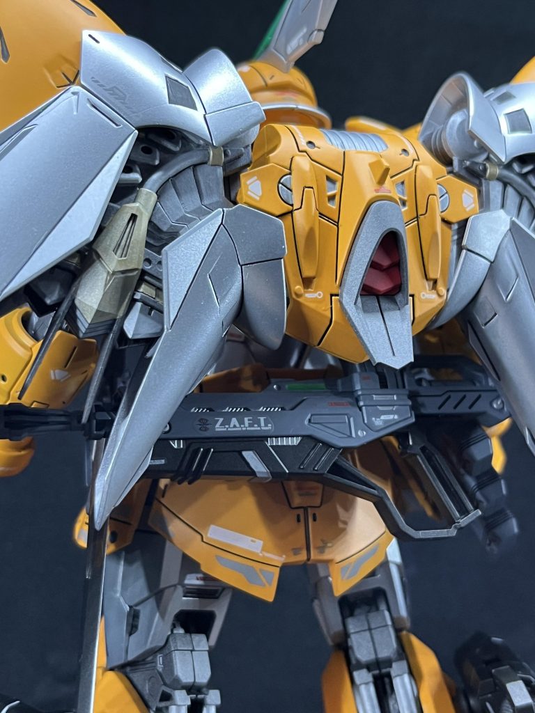 パーツ構成はシンプルなのに、かなりの密度感とデザイン性の良さ。見えない部分のディテールも細かい。流石MG。MGモビルジンは良いキットだよと聞いていましたが、納得です。