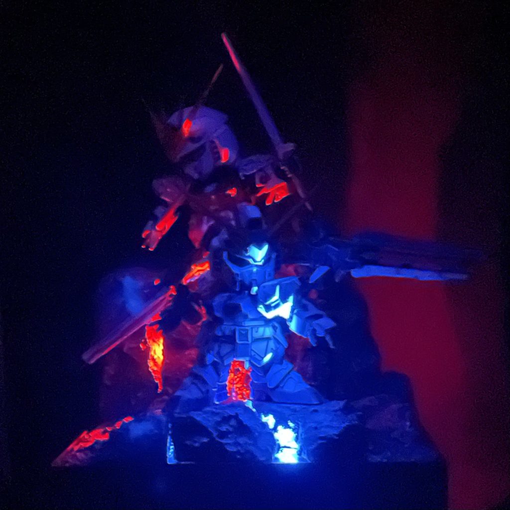 真っ暗verです。LEDがいい感じで好きです。