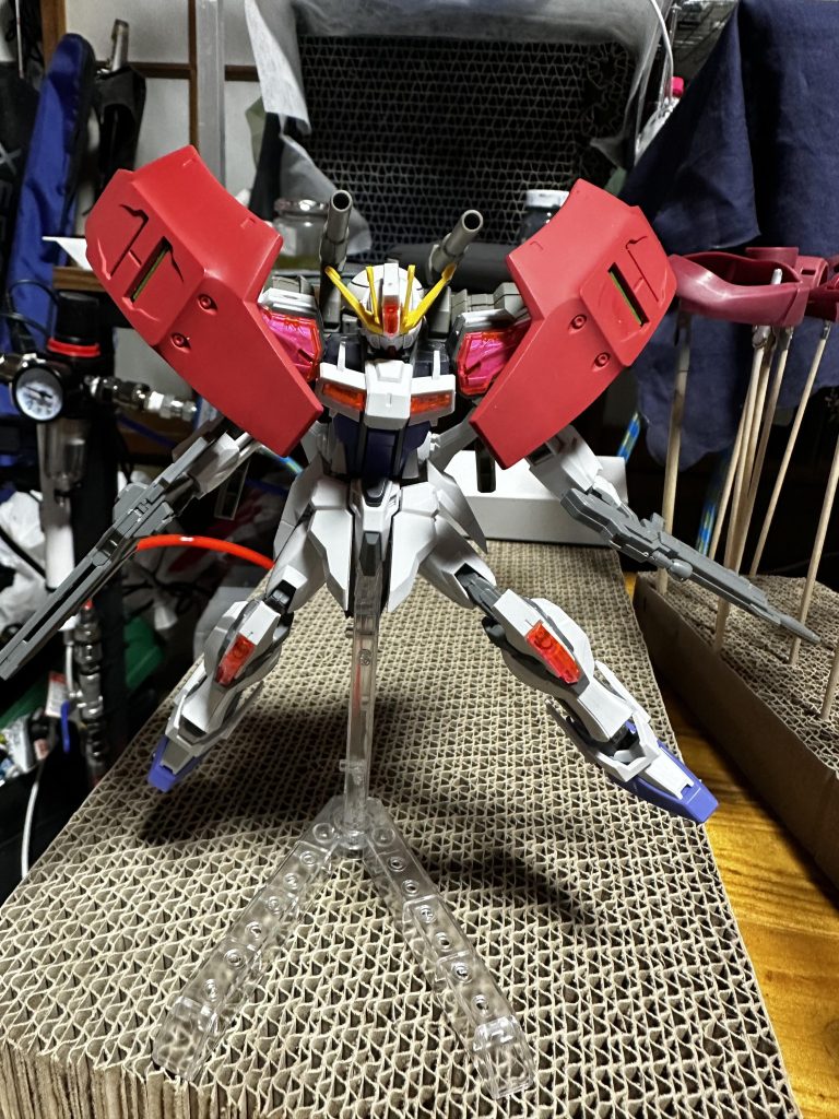 赤でもいいかなぁと思いましたがダリルバルデ感が拭えないので塗装しました。