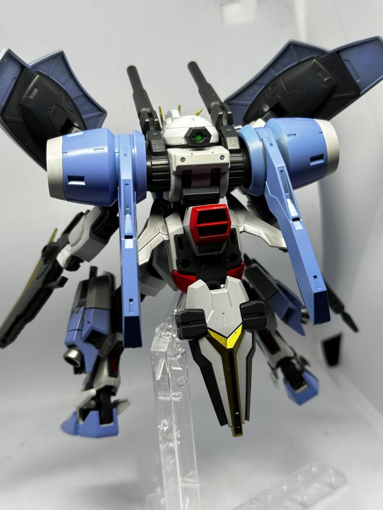 ドローンパーツを残していますので脳内設定では分離攻撃可能でガンプラバトルで威力を発揮するかなぁとw