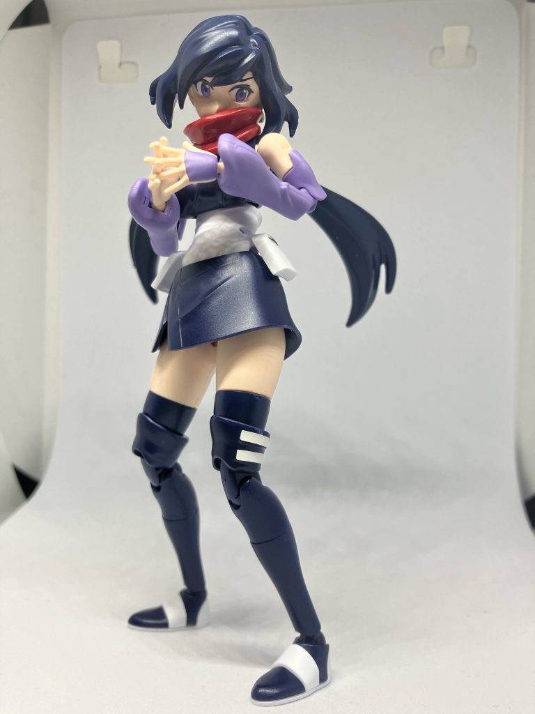 こうしていろいろポージングしてみていたら、なにこれ。すごいぞアヤメさん。何とか自立もする。