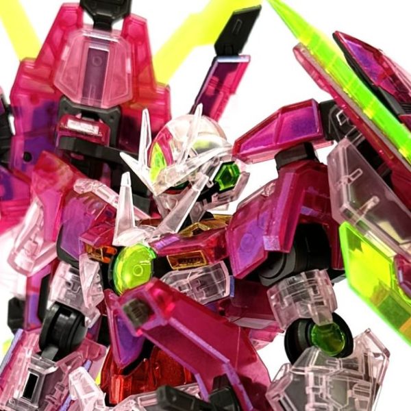 RG ガンプラ　ダブルオーライザーダブルオークアンタフルセイバートランザムクリア RG 1/144 ダブルオークアンタフルセイバー ［トランザムクリア