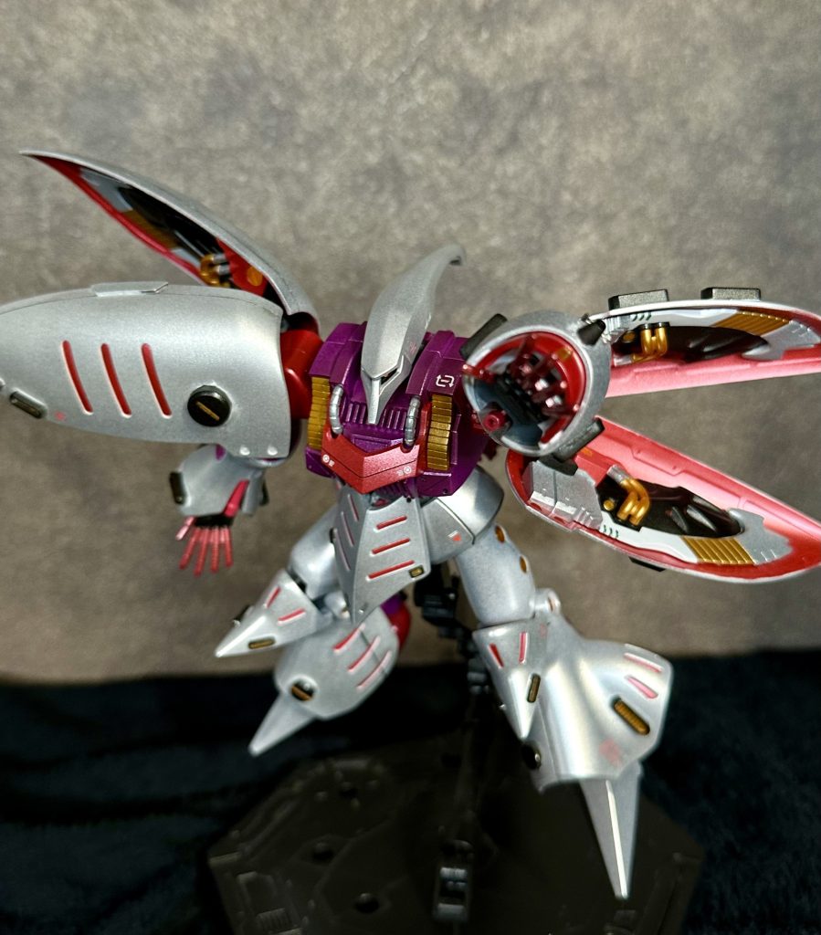 手の部分もうまく色分けできました。サーベルや持つ手は時間がなかったので、作ってません。