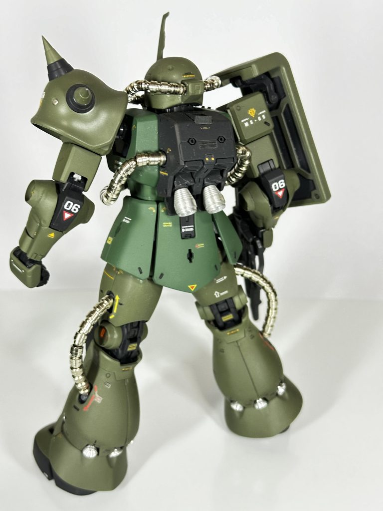 背面。メタルパーツはカッコイイとは思いますがそのままだとちょっと浮きますね、統一感を出すなら塗った方が良いとおもいました。