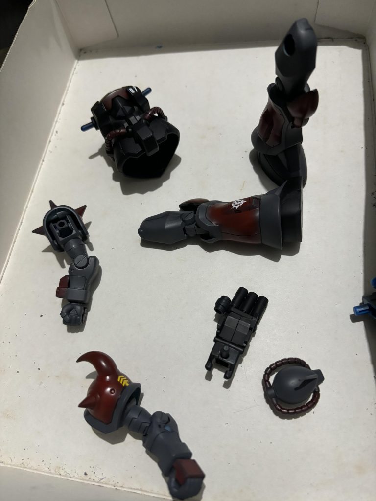 カラーリンググレー　メカサフヘヴィ+黒少量黒　ブラック赤　メカサフヘヴィ下地+モンザレッド金　ゴールド