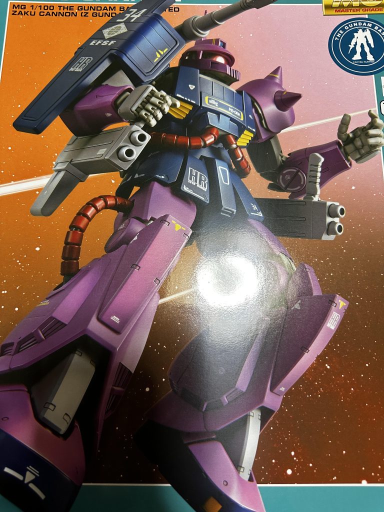 シャアザク作ったのは先日ベースでコイツを買って来たからです😊(始発で買いに行きました)いきなりだと勿体無くて…とはいえ、ジオン製のMSは難しいですね、もう何個か作ってから組み立てようかなとか考えてます。