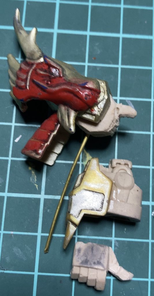 おゆまるで型をとってセメダインの木部用エポキシパテで複製をとり、真鍮線を仕込んで位置決めして固定。