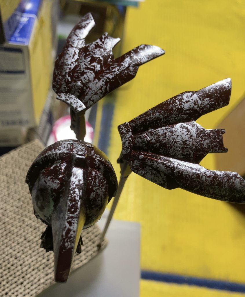 ラップ塗装は赤み強めの焦げ茶下地にシルバーでラップスタンプし、クリアレッドを重ねて最後に光沢コート。