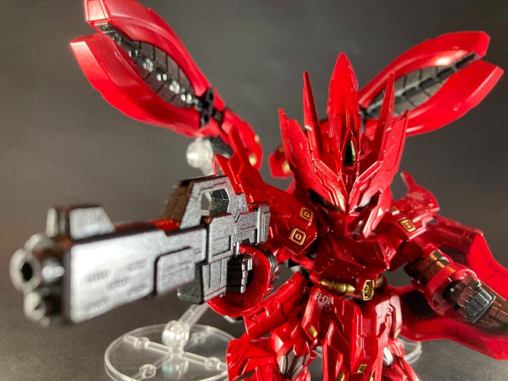 【遼来止啼】張遼文遠サザビーFFブルーウイングコーポレーション臨時CEO代行を務めるギ・エリア屈指の名将、張遼サザビーの強化形態。関羽雲長νガンダムの友にして宿敵という因縁深き間柄を依代に、福岡関帝廟の霊験から連鎖的に顕現した独自の強化武装を備えている。