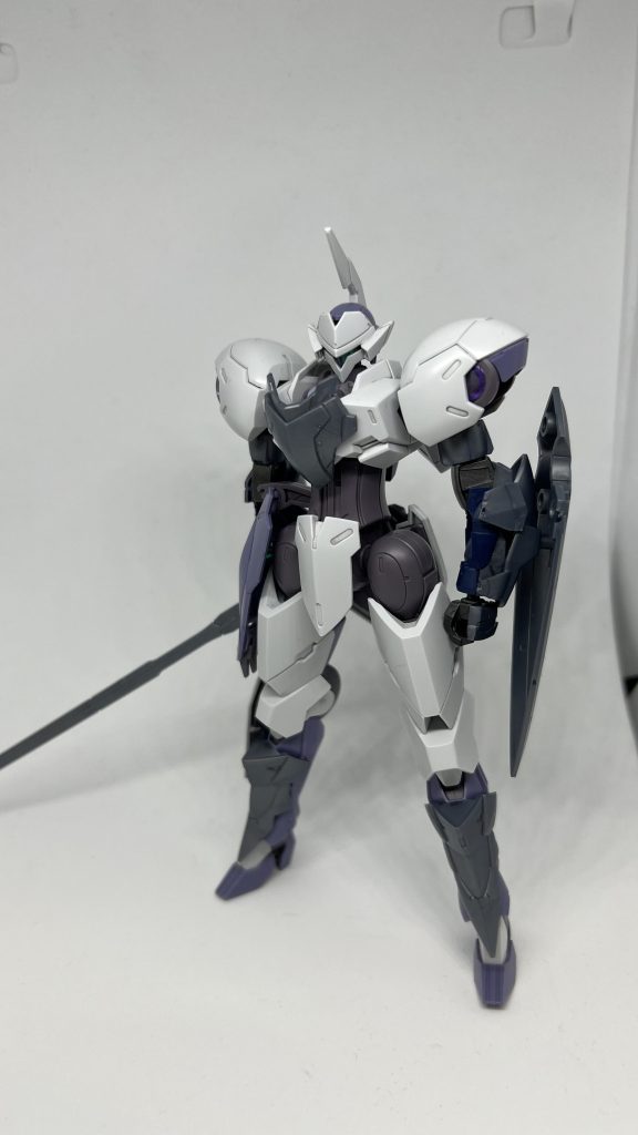 一番最初のパーツから接続時の状態安定感が悪すぎる足をどうにかしたいと悩みながらも、似合いそうなスピナティオのパーツをペタペタくっつけて行っていました。