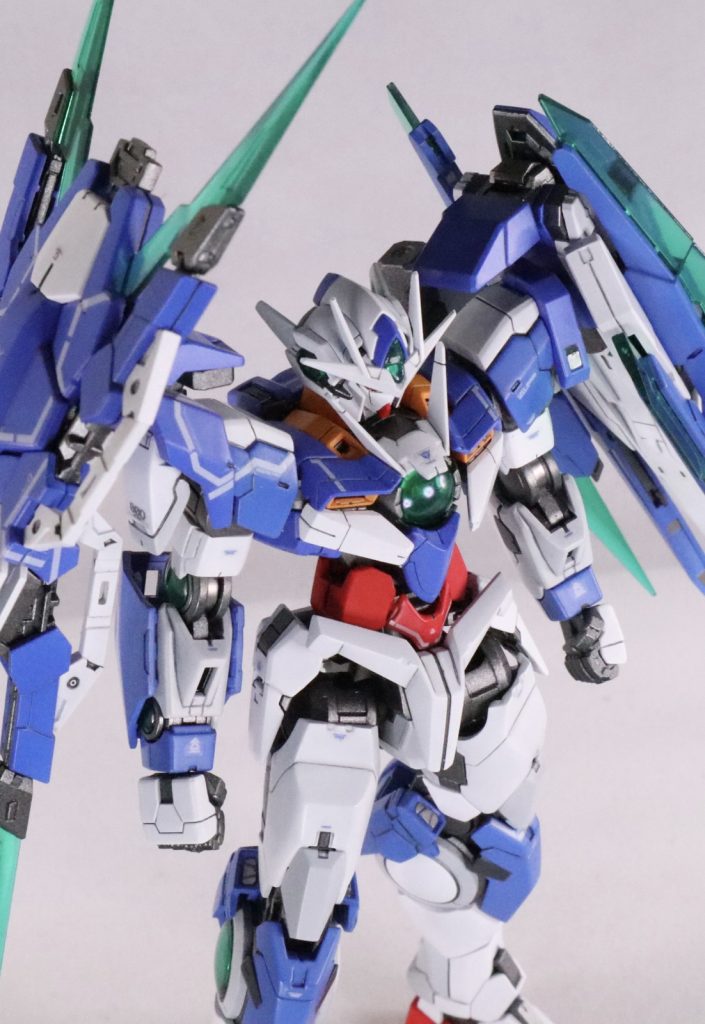 微妙ですが少しだけ塗り分けて色増やしたりしてます。薄いグレーのパーツは白と大きく色の差が出ないように調整しました。クリアパーツのみ光沢にしてます。