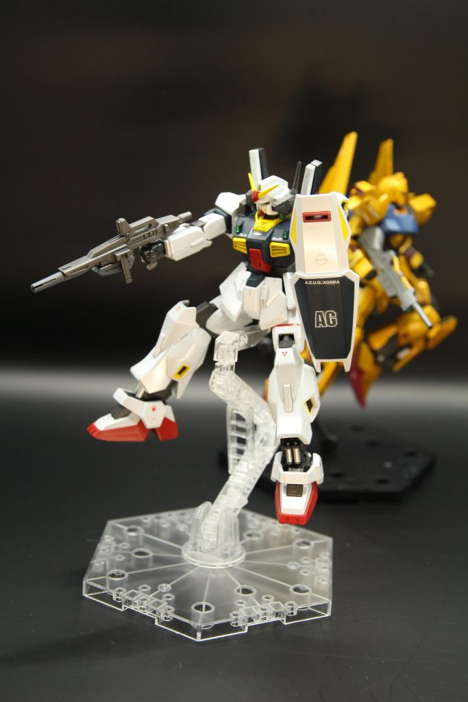 色彩は完全にTV版な仕上がりですが、この水転写デカール…全体が引き締まってめちゃくちゃ気に入ってます♪ありがとう、ガンダムベース。