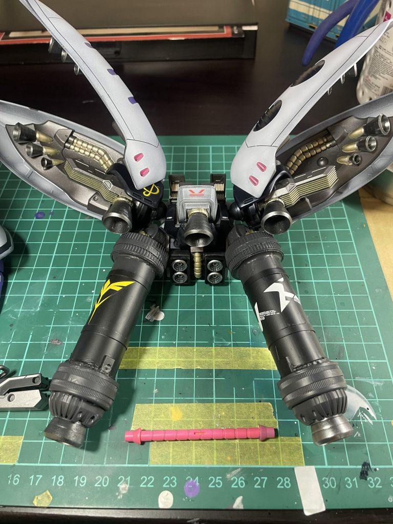 このまとまり具合い!気に入ってます!高ゲルバックパックにギラ・ドーガボディ、ジェガンスリッパなど切った貼ったして、キュベレイパーツでまとめあげました!