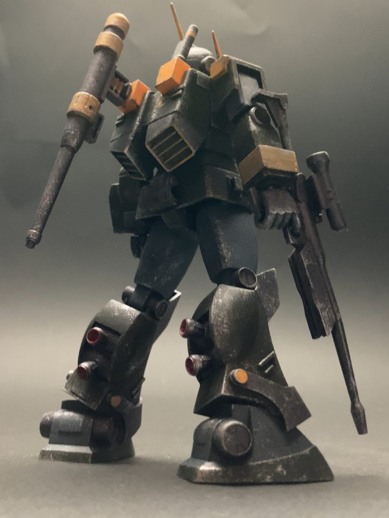 背面①脚のバーニアと左手首は別パーツに変更しています。