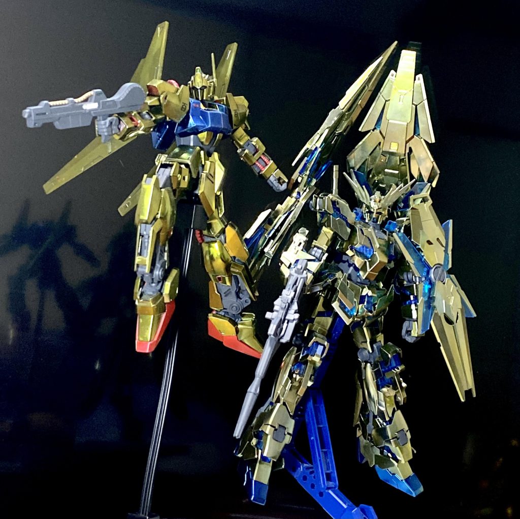 同時進行で塗装した百式との比較色味をかなり変えました。