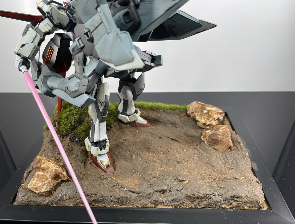 もっと上手く作れたかもしれないジオラマ、、、写真立て、紙粘土に水性の絵の具、ガーデニングコーナーにあった人工芝、ミニチュアコーナー(?)にあった岩を使いました。