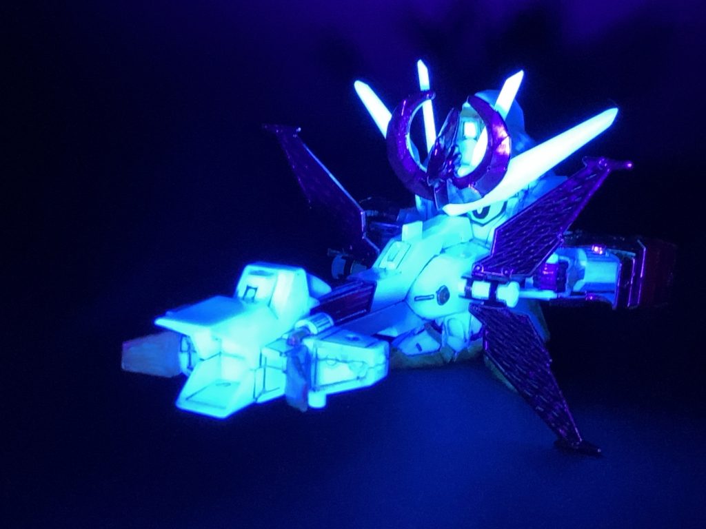 ブラックライトで輝けい！