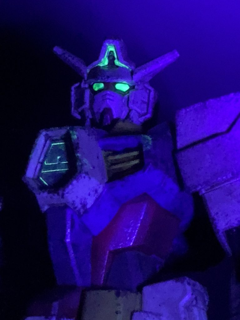 細部に蛍光エナメルグリーンを流してみました🔦