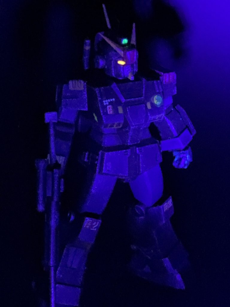 ツインアイはいつものように蛍光塗装🔦