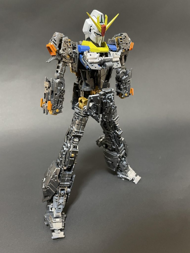 フレームの塗装はガイアノーツのスターブライトゴールド、アイアン、シルバーを使用しました。