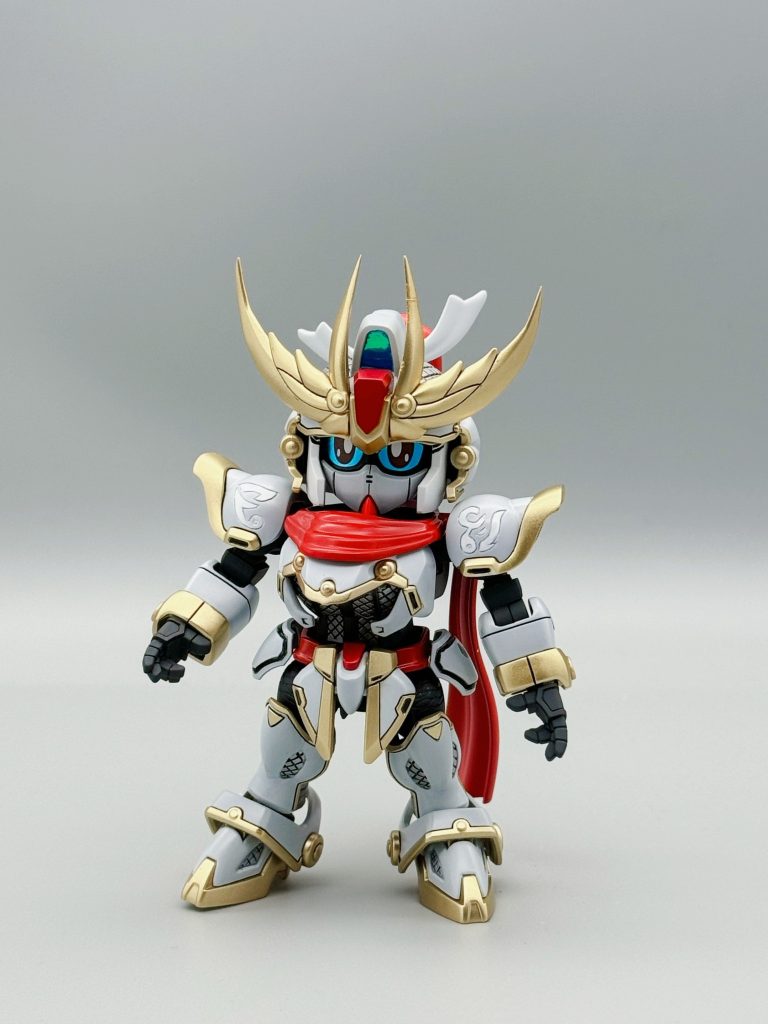 手は合わせ目を消して、後ハメ加工し、角を少し伸ばしてます。クリアパーツも塗装します。マフラーは少し重い赤になるように、額と腰の赤はキャンディー塗装で髪は途中で青(紫)を入れてます。