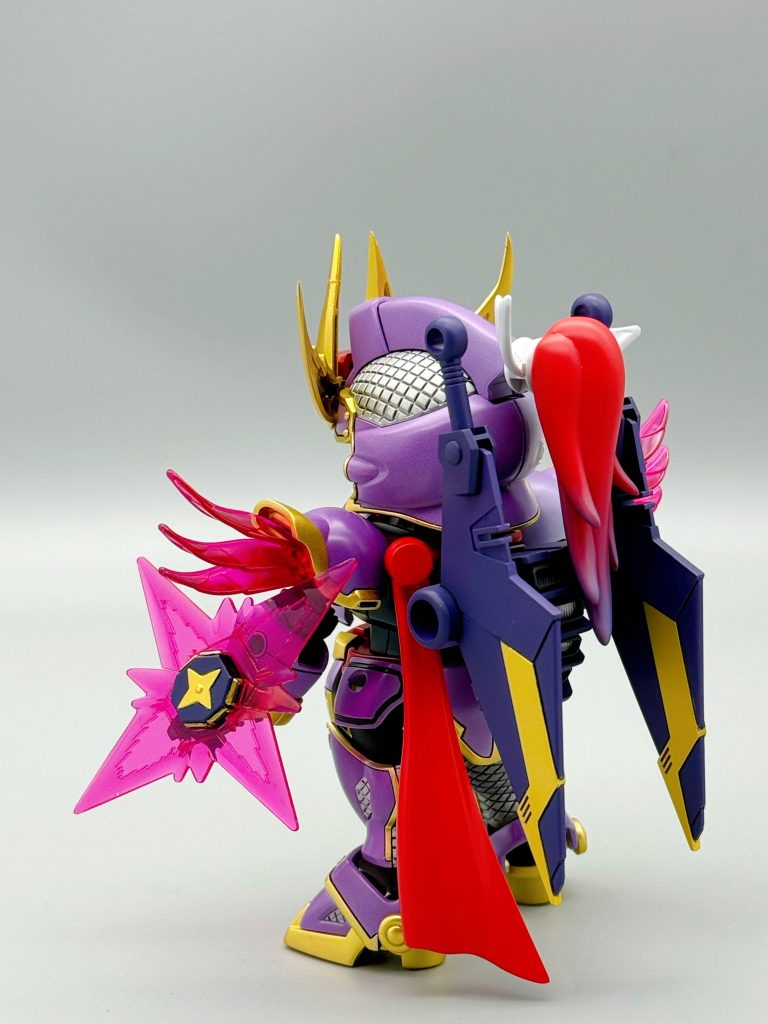 バックショットヴェスバーやビームシールドは普通に暗い紫を作って塗ってます。色が変わるのはUVカラーチェンジというパウダーを使いました。変わる時間は短いのですぐに戻っちゃうし塗装時に塗ってUVライト当てて状況を見ないといけないなどあったけど楽しんで塗れました。