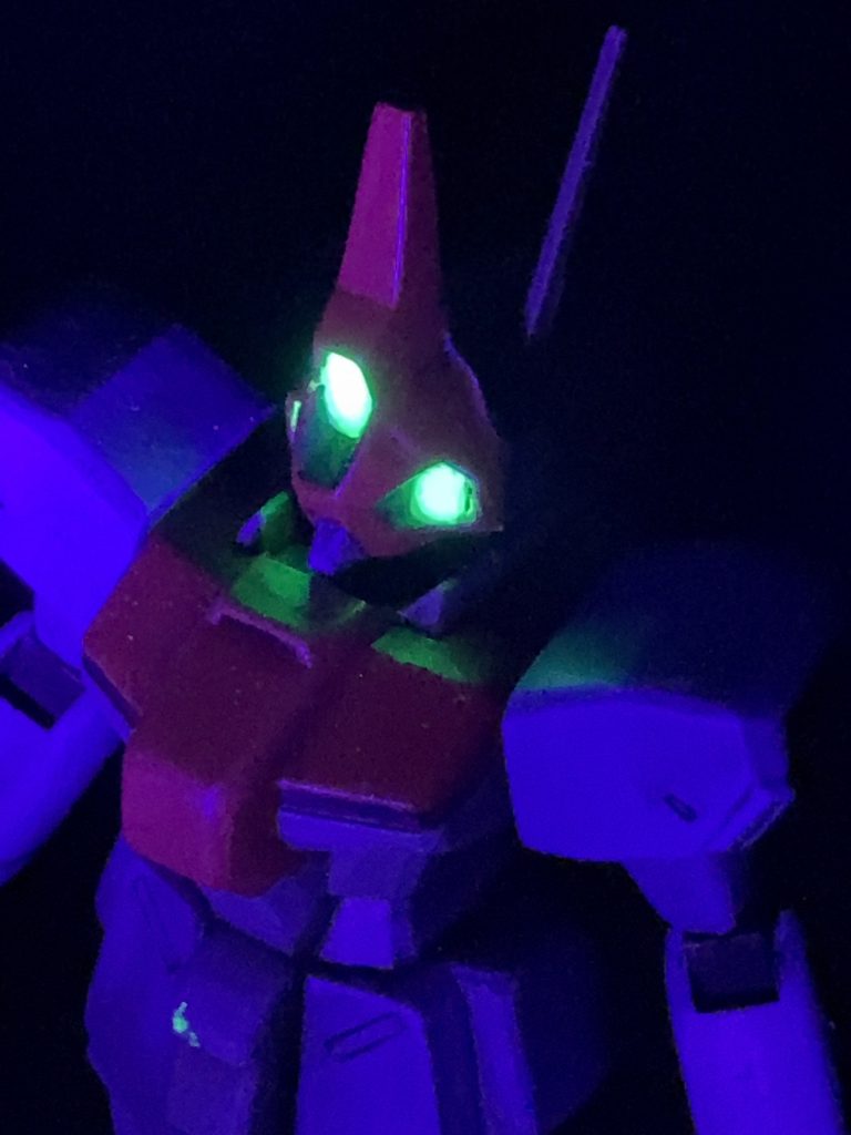 三つ目なのでブラックライト発光が映えます👁👁👁