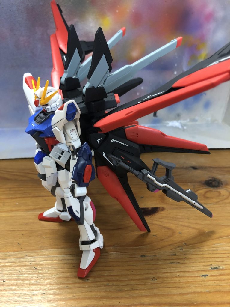 この前作成したビルストのフォースシルエット作成時にボツになったパーフェクトストライクフリーダムのバックパック。あまりにも羽の部分がデカすぎて不採用になりましたが何とか使えないかと模索してました。