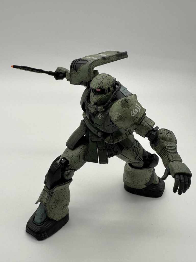 ザク系はヒートホークを使用したポージングが1番好きかもしれません。