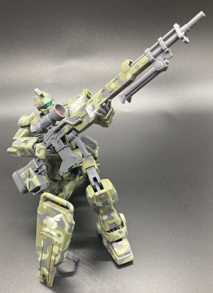 ライフルはジムスナイパーが本来持っている物よりやや銃身の長い方を選択