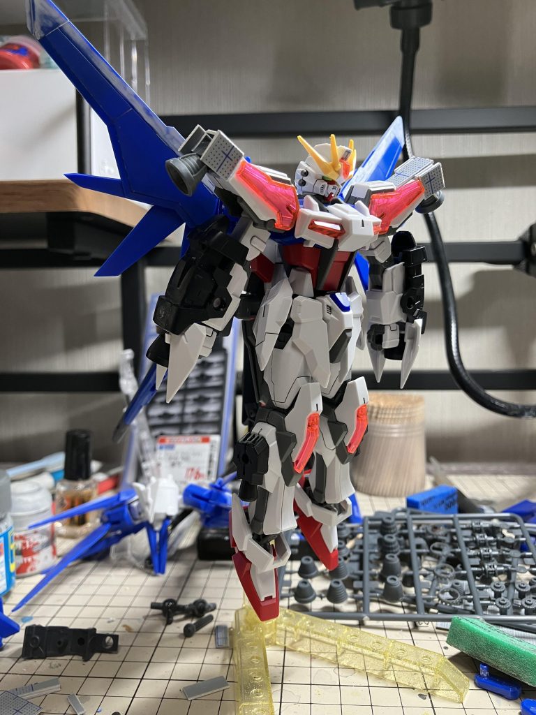 初期構想。肩のバーニアは2回作り直してます。