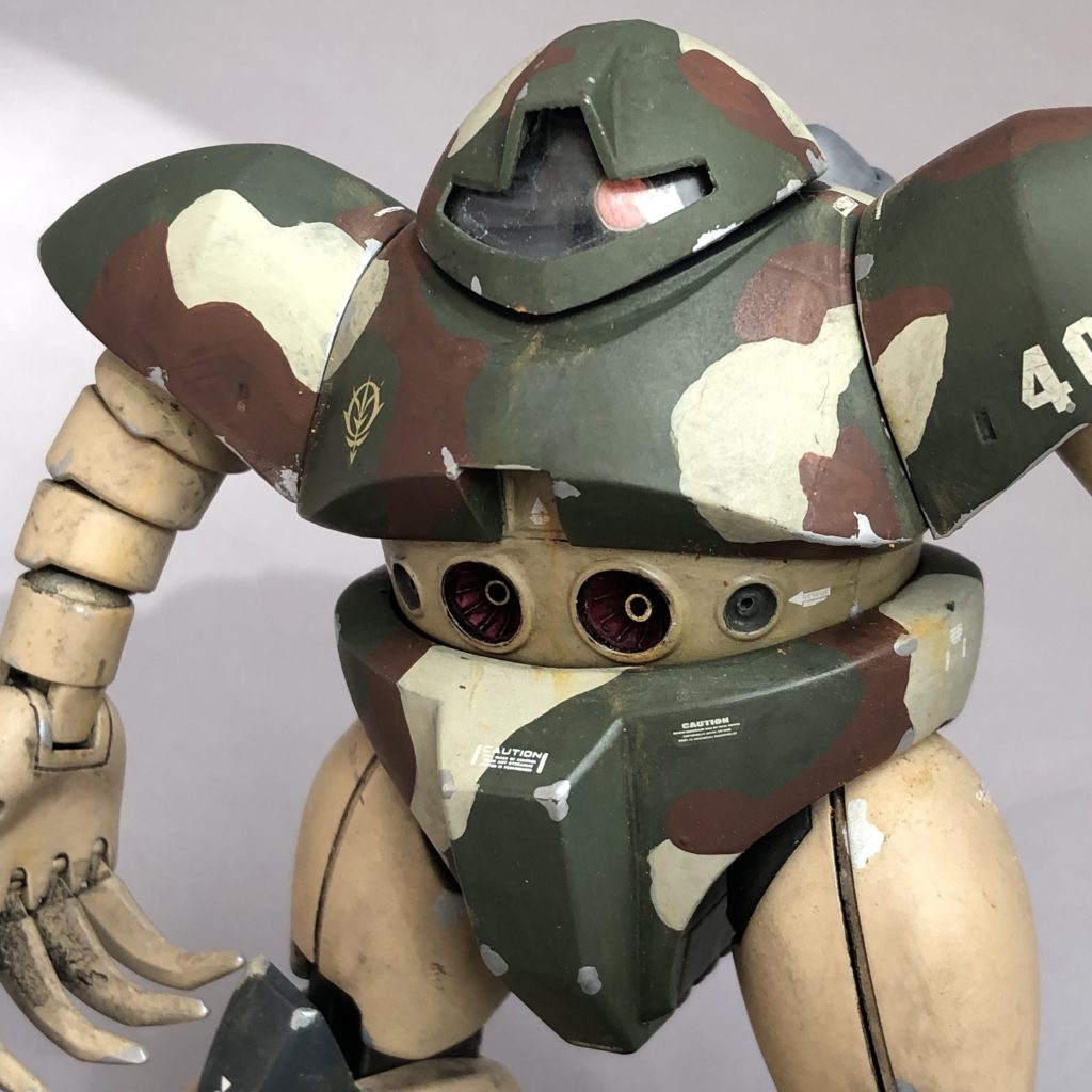 最初期のHGUCですからディテールはあっさり目なので、少し情報量を上げました。メガ粒子砲の基部に真鍮パイプを仕込んで発射口っぽくしてみたり・・・、