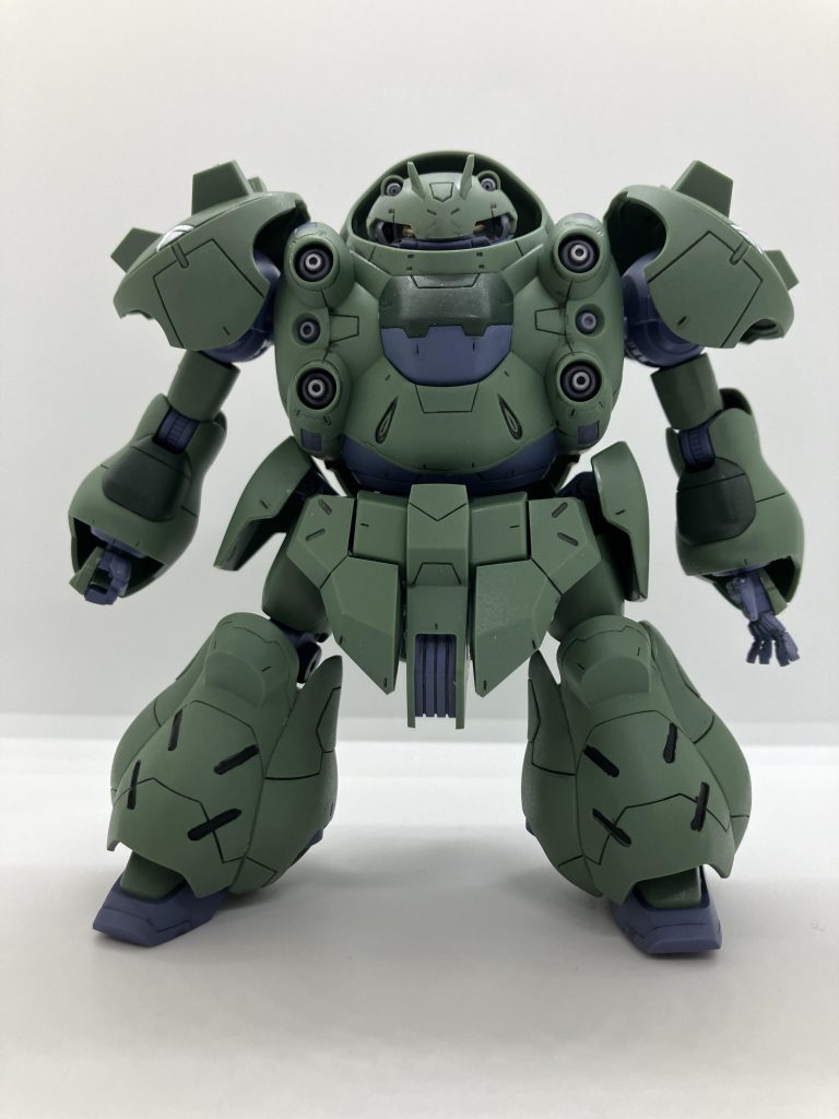 鉄血のオルフェンズよりHGグシオンですガンダムマーカーで部分塗装(黒、ゴールド、シルバー)の後つや消しトップコートを施しています
