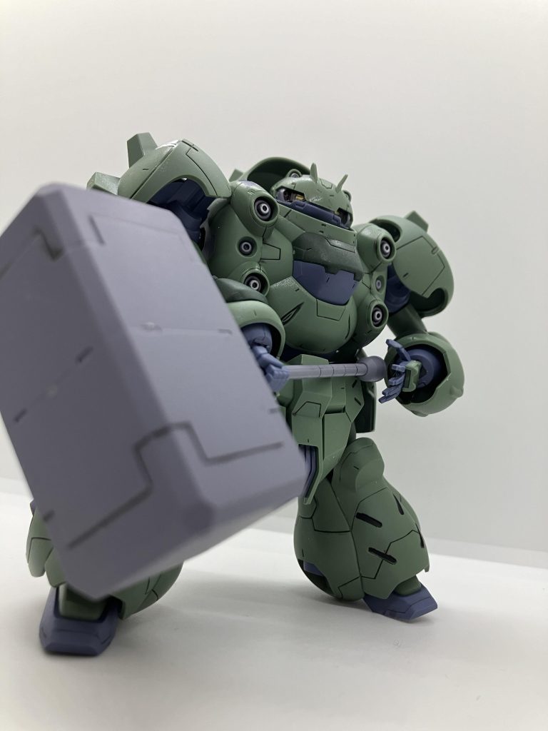 グシオンといえばハンマー、ということでサンライズ立ち武器といい、装甲といい、パイロットといいクセ強の要素の贅沢セットなのに親和性が良いというとこで、コイツ好きなんですよね