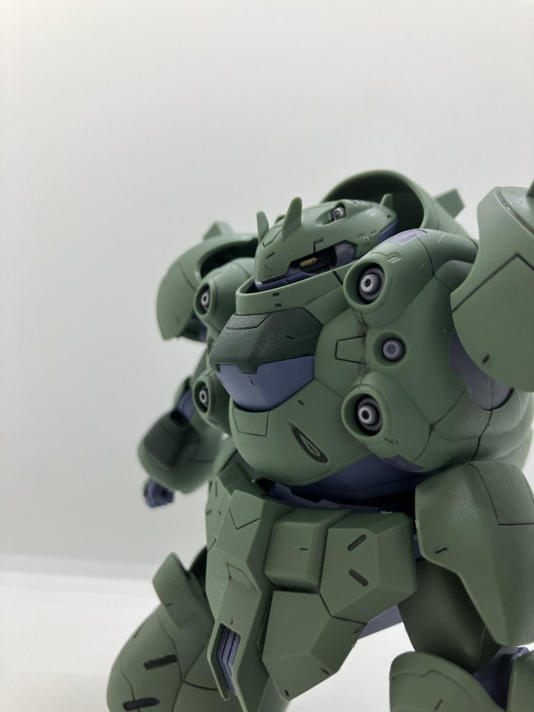 アップショット(粗が目立つからやりたくない…)カエルみたいという声はチラホラ聞きますが、個人的には鉄血版クシャトリヤだと思ってます胸に不意打ち射撃武器積んでて、緑のずんぐり体型の高推力とか共通点がチラホラ