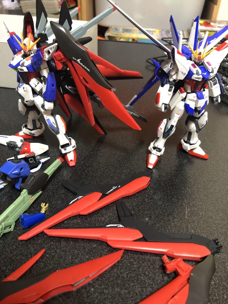 という事でお気に入りのデスティニーの羽を付けてみたらいい感じになったので採用!ビルスト本体の方もデスティニー要素を取り入れたいと思っていたのでついでに改修しました。