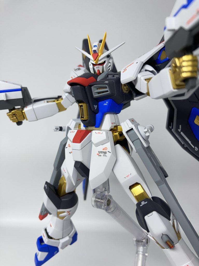 頭部はフェイスまわりをガッツリ改修。かなりの男前になったと思います。