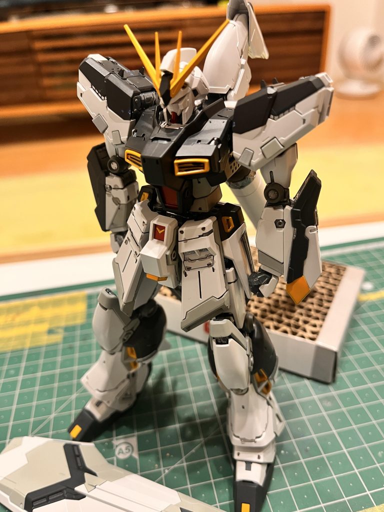 肩の色は黒じゃない！間違えた！みたいな塗り直しも多々。