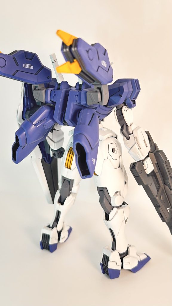 下段のスラスター部分の中は黒で塗りつぶし