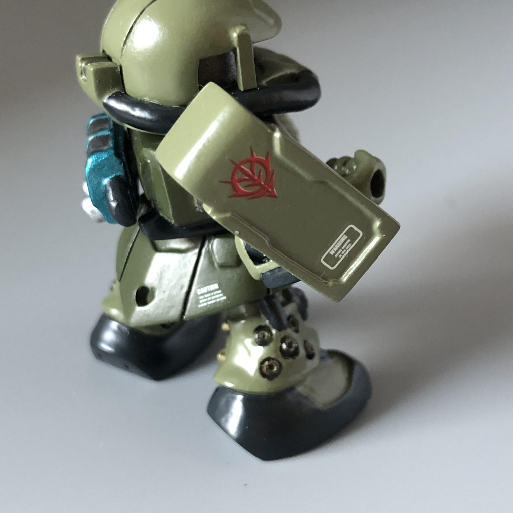 シールドはのっぺりして寂しかったので、プラバンでアクセント！