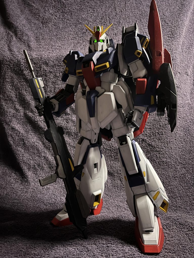 PGUガンダムの後のPGなので、モールド少なめでのっぺりした印象ですが、プロポーションはリアルタイム世代には最高なキットかもですね！ 