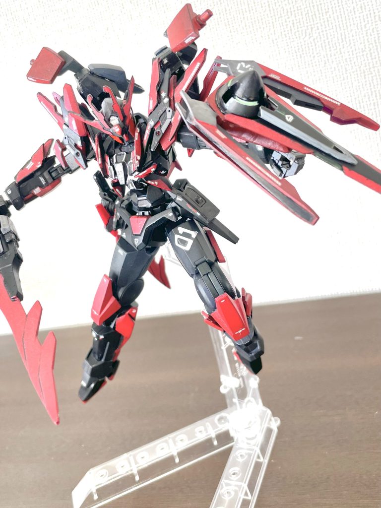 ソードガントレットダブルオーダイバーアーク同様GNドライヴを直接武器として使用した特殊な兵装。以下ポージング