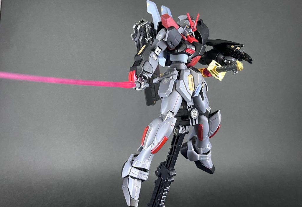 もちろんビームサーベル2本アスタロトの武器ガーベラストレートこの4つの剣でテトラクシフォス！