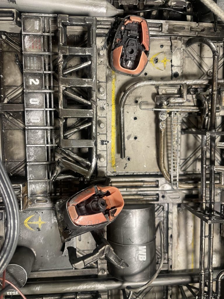 全然目立たなくなったけど💦ザクに踏み潰すように変えました。