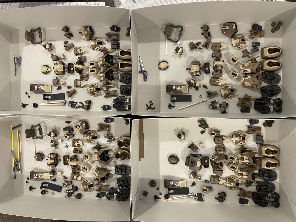 4機同時製作が大変だったので、その時の思い出として製作中の写真を載せておきます。同時製作で色を合わせるのはもちろん、迷彩の塗り間違えややり直しを考えると、ボディ色は混色したりすると二度と同じ色で塗ることができないため、ビン生で塗れるように同じカラーを何本か買い置きして使いました。