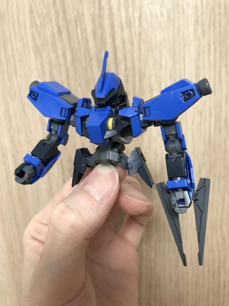 首を下に向けてると意外とカッコいい