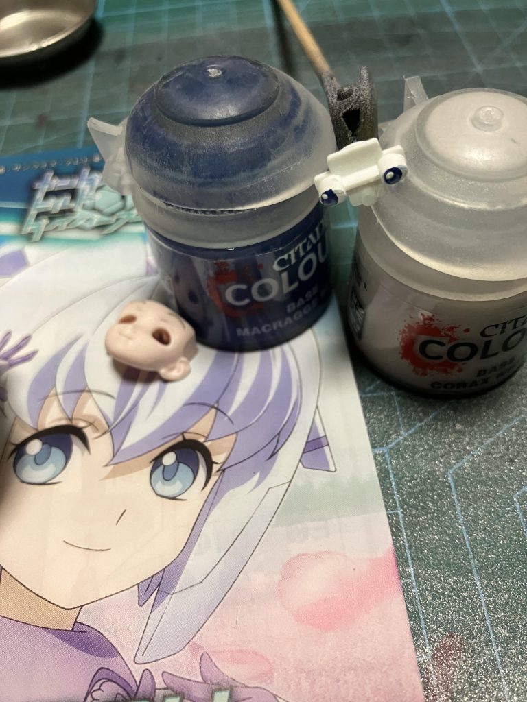 顔を削って目を描いて…あ、前髪とかアホ毛とかもシャープ化?してあります