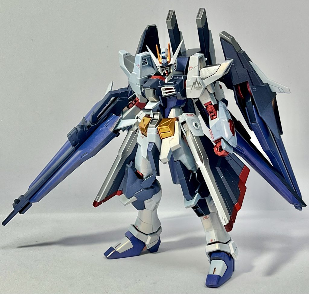 左前方から今回はいつもに比べデカールを多めに配置してみました。と言ってもうっすらとレベルですが