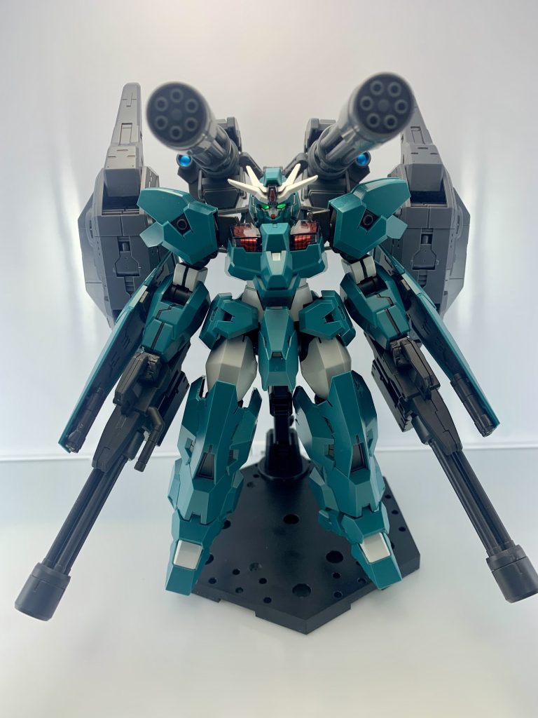 正面から。ジャイアントガトリングの威圧感がなかなかあります。